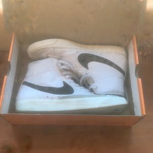 Men’s 10.5 Nike Blazer ‘77 Mid